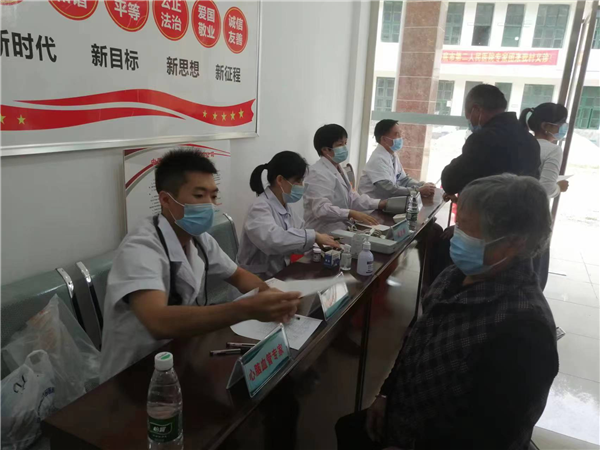 娄底市第二人民医院专家义诊队进乡村-3.png 娄底市第二人民医院专家义诊队进乡村-3.png