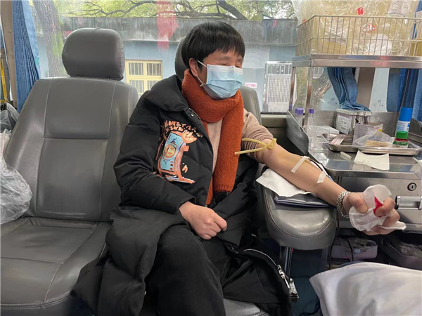 娄底市第二人民医院医务人员踊跃献血.png
