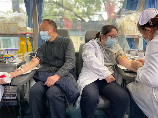 娄底市第二人民医院医务人员踊跃献血-2.png