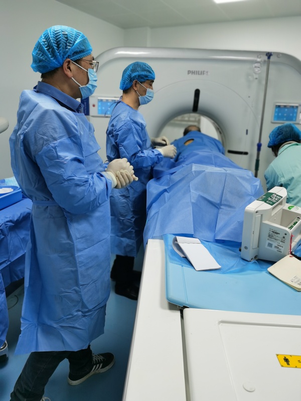 肺穿刺手术_副本.jpg 肺穿刺手术_副本.jpg